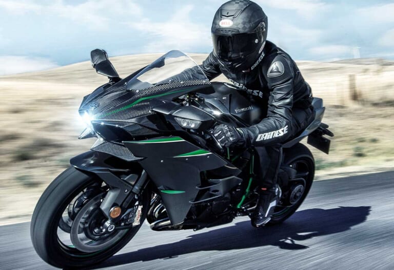 カワサキ ニンジャH2カーボン|『マシン オブ ザ イヤー2020』結果発表:総合部門【’20年の顔=ZX-25Rが大差でデビュー勝利!】