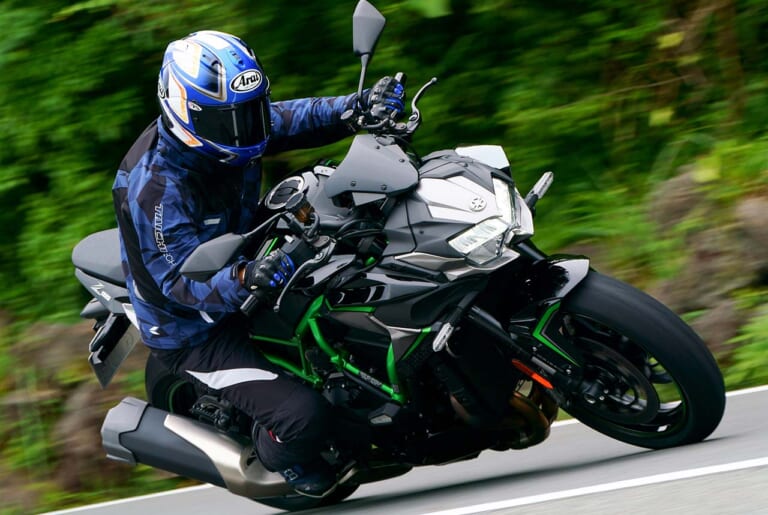 カワサキZ H2|『マシン オブ ザ イヤー2020』結果発表:総合部門【’20年の顔=ZX-25Rが大差でデビュー勝利!】