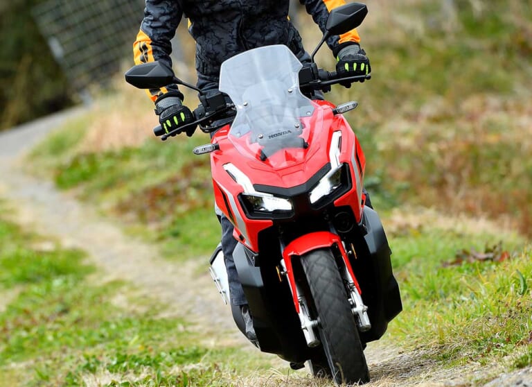 『マシン オブ ザ イヤー2020』結果発表:スクーター部門|ホンダADV150|『マシン オブ ザ イヤー2020』結果発表:スクーター部門【大人気のPCXが盤石の3連覇】