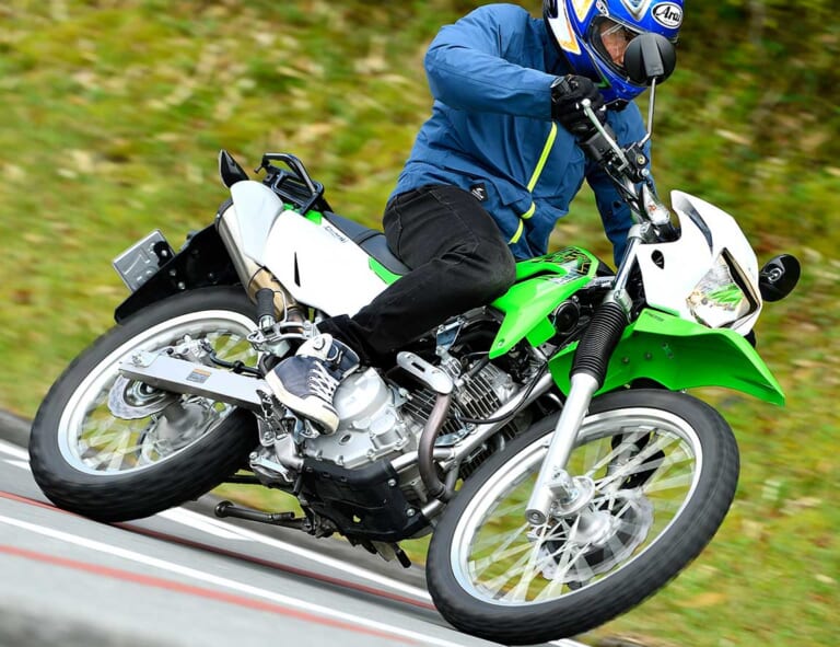 カワサキKLX230|『マシン オブ ザ イヤー2020』結果発表:オフロード部門【名車セロー有終の美】