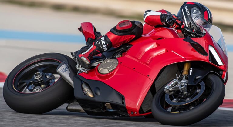 『マシン オブ ザ イヤー2020』結果発表:外国車部門|ドゥカティ パニガーレV4シリーズ|『マシン オブ ザ イヤー2020』結果発表:外国車部門【S1000RRが3度目の快挙】