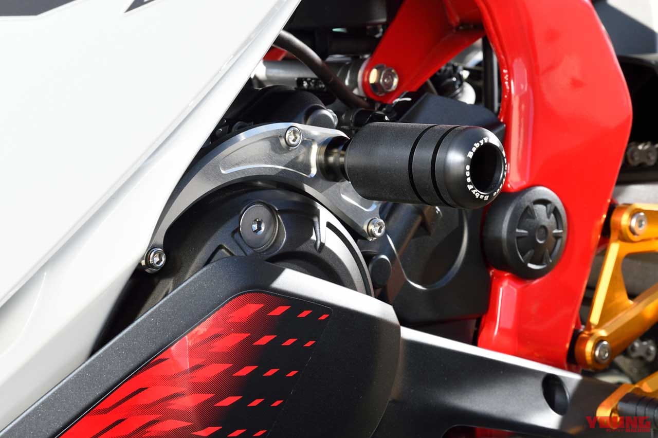 |操作性から安全性まで、CBR250RRパフォーマンスを引き出すカスタムパーツ〈ベビーフェイス〉