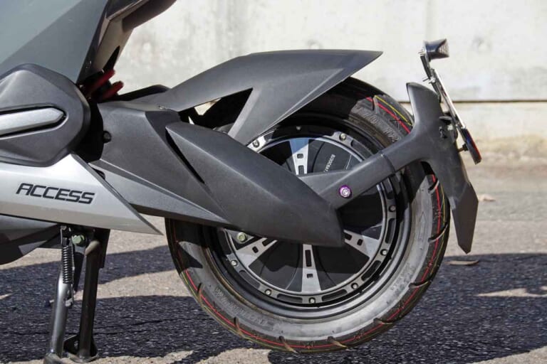 電動バイク アクセス スニーク77 ホイールインモーター|精悍な容姿のトコトコ走り系電動バイク「アクセス スニーク77」試乗インプレッション