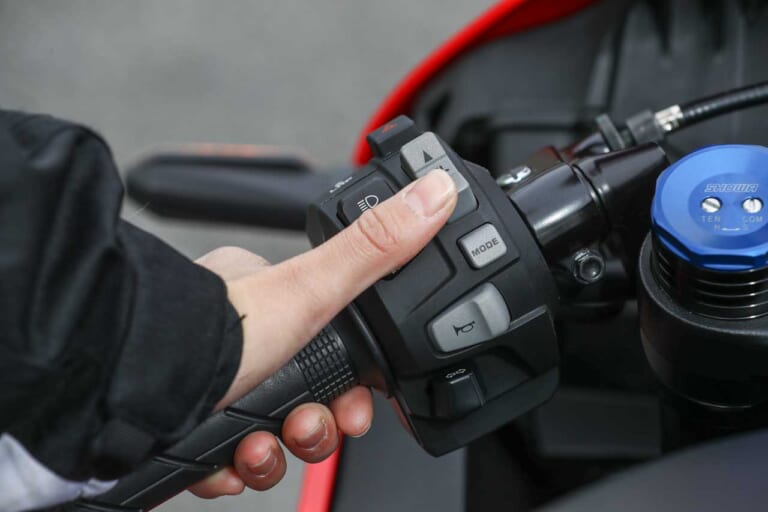 ホンダCBR600RR パワーセレクター|岡崎静夏のホンダCBR600RR試乗インプレ【扱いやすい超高性能が乗り手の技量を高める】