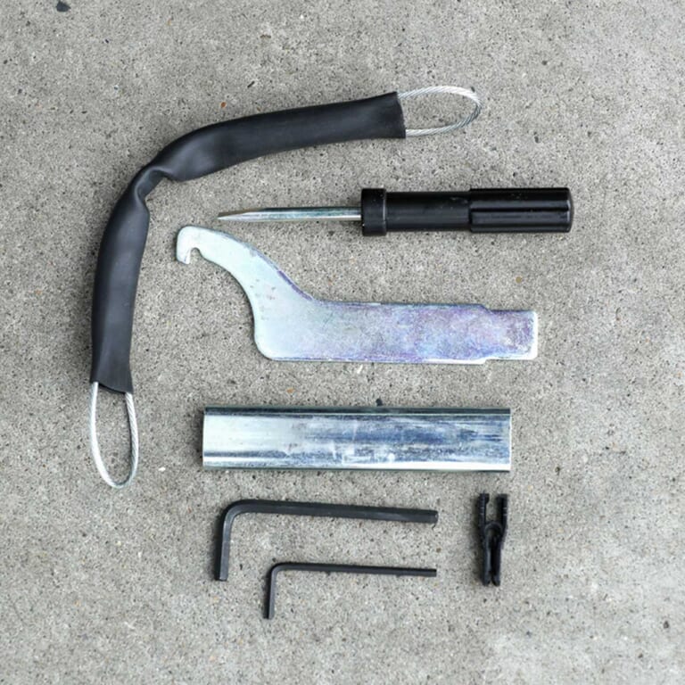 ホンダCBR600RR 車載工具|岡崎静夏のホンダCBR600RR試乗インプレ【扱いやすい超高性能が乗り手の技量を高める】