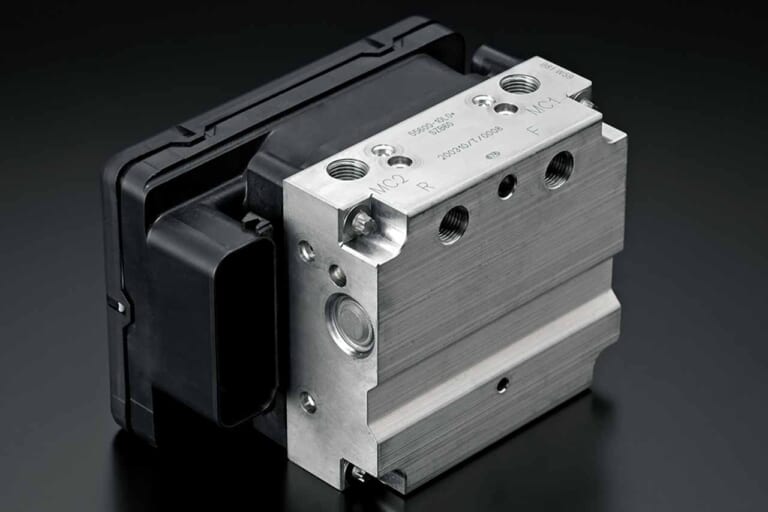 スズキ ハヤブサ|スズキ「シン・ハヤブサ」エレクトロニクス完全解説【電子制御スロットル&6軸IMUで全身電脳化】