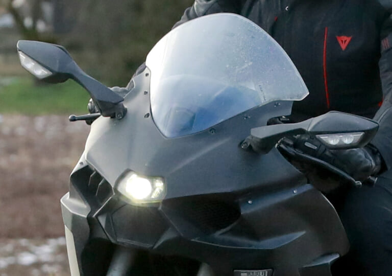 カワサキ ニンジャH2 SX次期型?スパイショット|カワサキ ニンジャH2 SX次期型に日本車初のレーダー機能実装か?! 〈シン・ハヤブサ追撃の一手〉