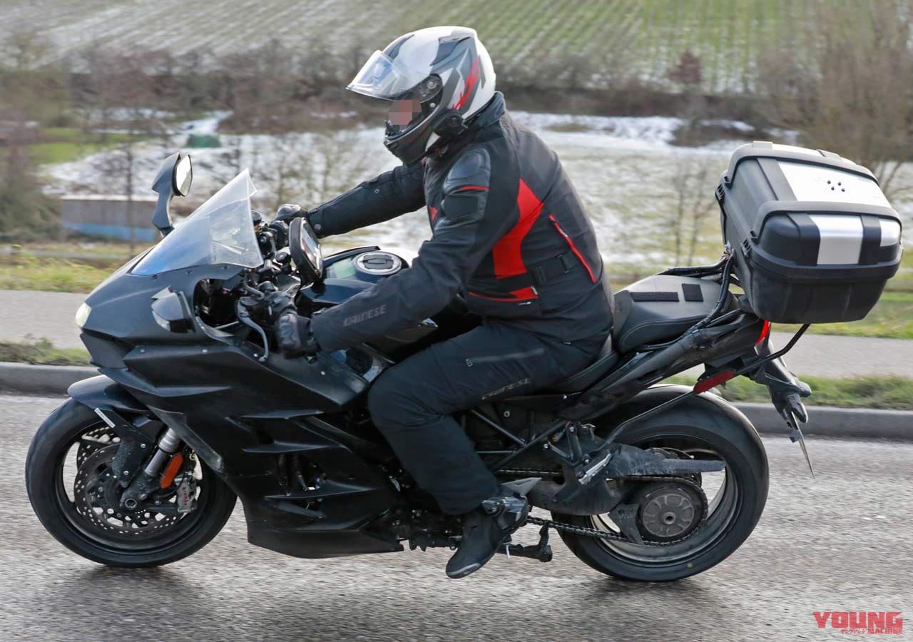 カワサキ ニンジャH2 SX次期型?スパイショット|カワサキ ニンジャH2 SX次期型に日本車初のレーダー機能実装か?! 〈シン・ハヤブサ追撃の一手〉