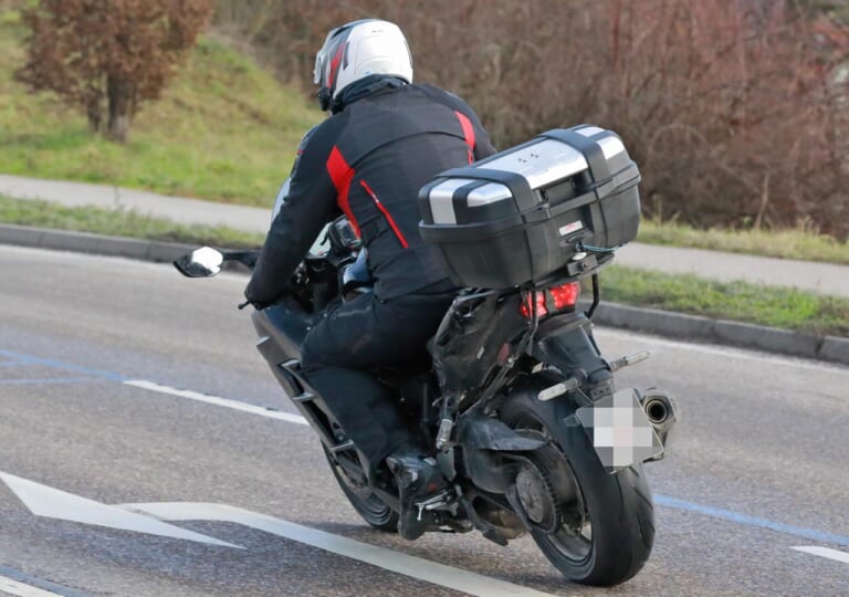 カワサキ ニンジャH2 SX次期型?スパイショット|カワサキ ニンジャH2 SX次期型に日本車初のレーダー機能実装か?! 〈シン・ハヤブサ追撃の一手〉