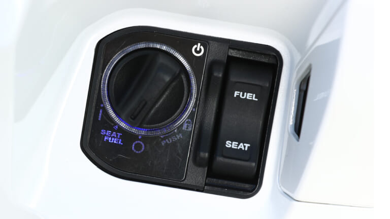 ホンダPCX160|スマートキーシステム|岡崎静夏のホンダPCX160試乗インプレ【もはやオーバースペック!? カテゴリーを超えた車体】