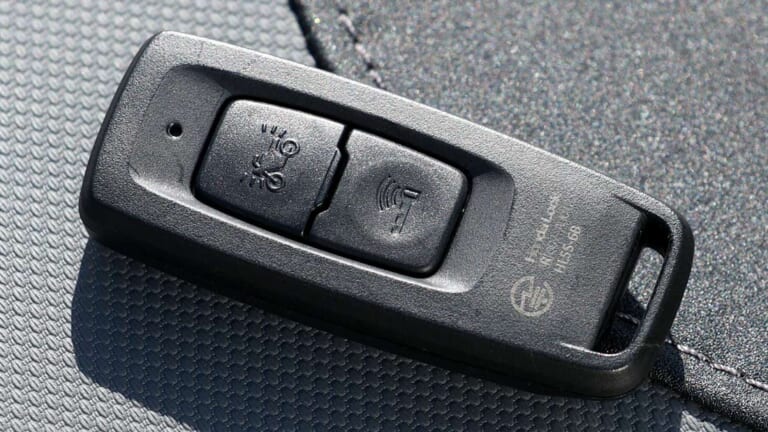 ホンダPCX160|スマートキーシステム|岡崎静夏のホンダPCX160試乗インプレ【もはやオーバースペック!? カテゴリーを超えた車体】