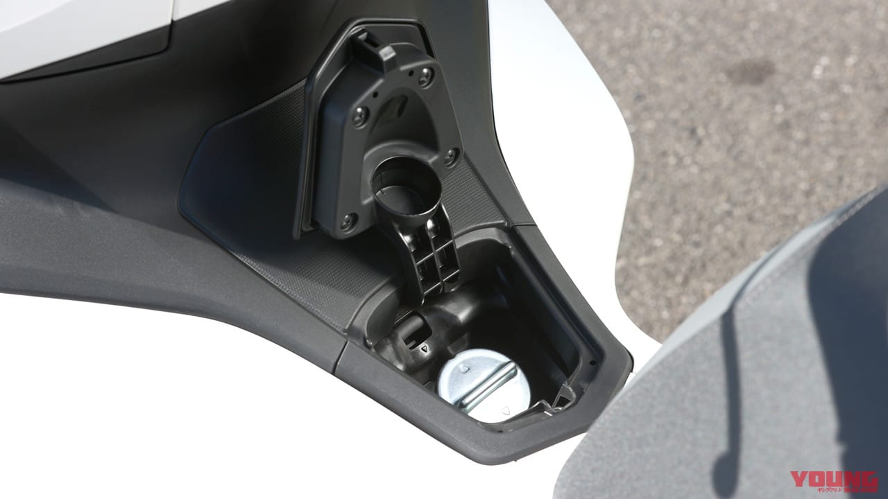 |岡崎静夏のホンダPCX160試乗インプレ【もはやオーバースペック!? カテゴリーを超えた車体】