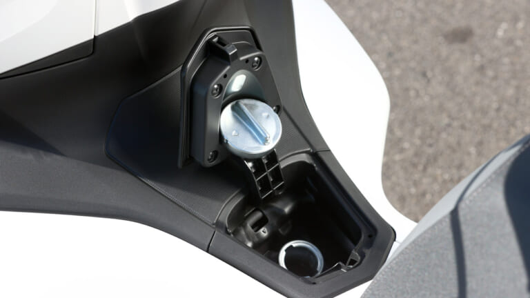 ホンダPCX160|フューエルリッド|岡崎静夏のホンダPCX160試乗インプレ【もはやオーバースペック!? カテゴリーを超えた車体】