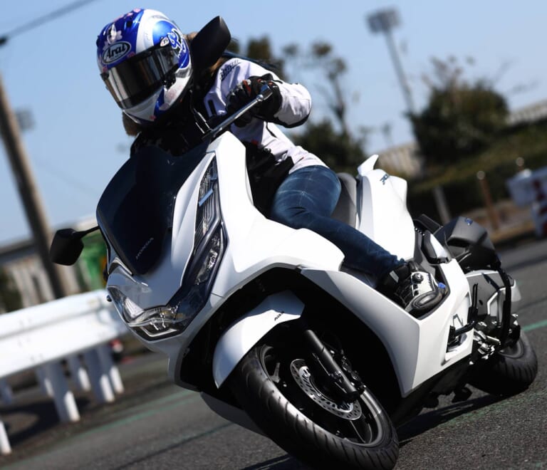 ホンダPCX160|岡崎静夏|試乗インプレッション|岡崎静夏のホンダPCX160試乗インプレ【もはやオーバースペック!? カテゴリーを超えた車体】
