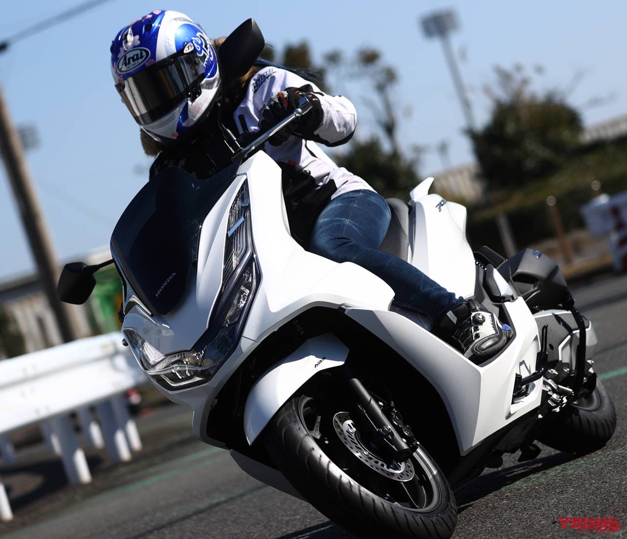 ホンダPCX160|岡崎静夏|試乗インプレッション|岡崎静夏のホンダPCX160試乗インプレ【もはやオーバースペック!? カテゴリーを超えた車体】