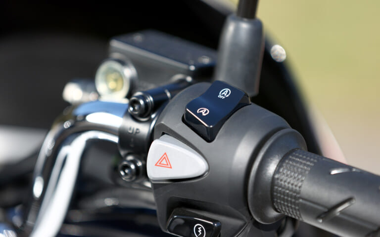 ホンダPCX160|アイドリングストップ|岡崎静夏のホンダPCX160試乗インプレ【もはやオーバースペック!? カテゴリーを超えた車体】