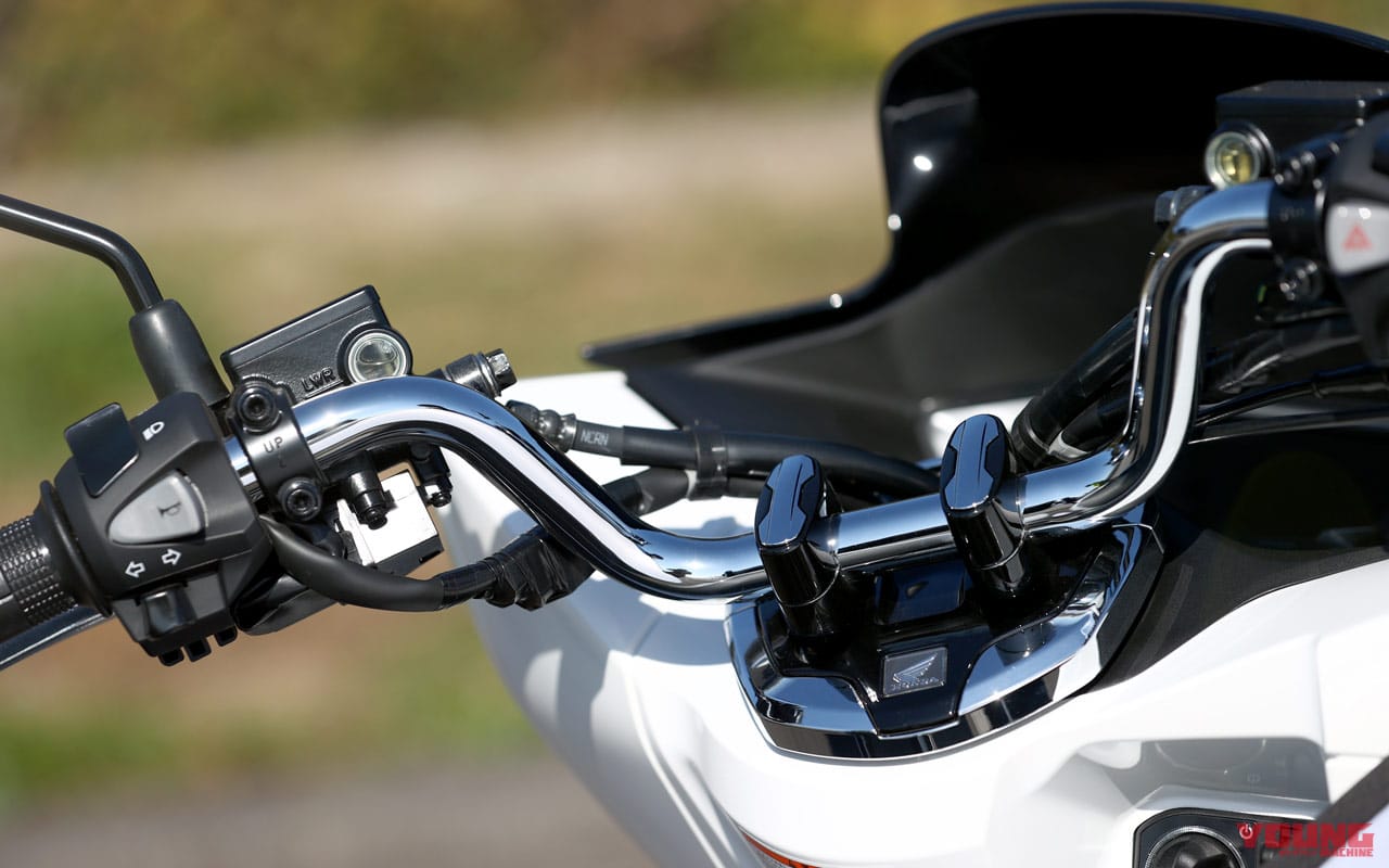 ホンダPCX160×岡崎静夏