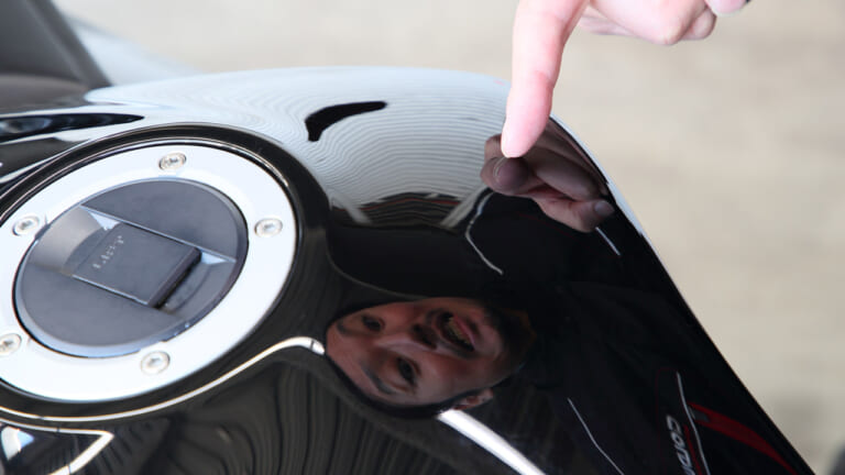 バイク用ガラスコーティング「KeePer(キーパー)」〈2りんかん〉|バイクにも導入スタート! ガラスコーティング「KeePer(キーパー)」を試した〈2りんかん〉