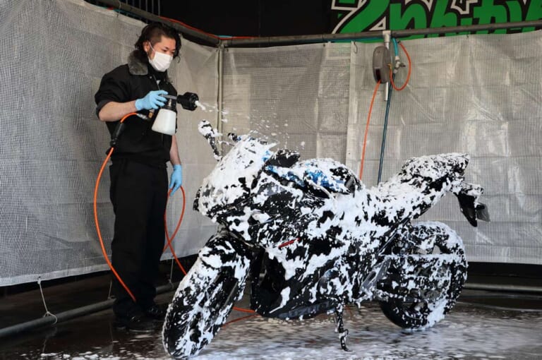 バイク用ガラスコーティング「KeePer(キーパー)」〈2りんかん〉|バイクにも導入スタート! ガラスコーティング「KeePer(キーパー)」を試した〈2りんかん〉