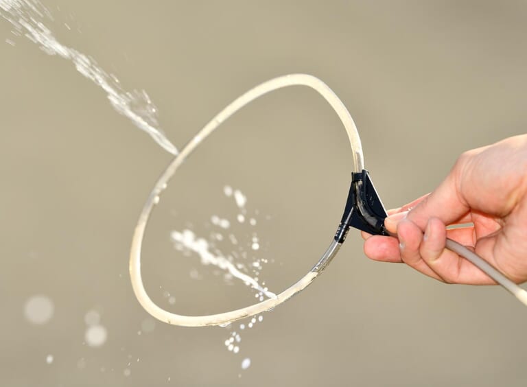 快適!水冷式アンダーウエア「タイチ リキッドウインド」|快適!水冷式アンダーウエア「タイチ リキッドウインド」【ボトルをプッシュ→首まわりに冷却水が噴出】