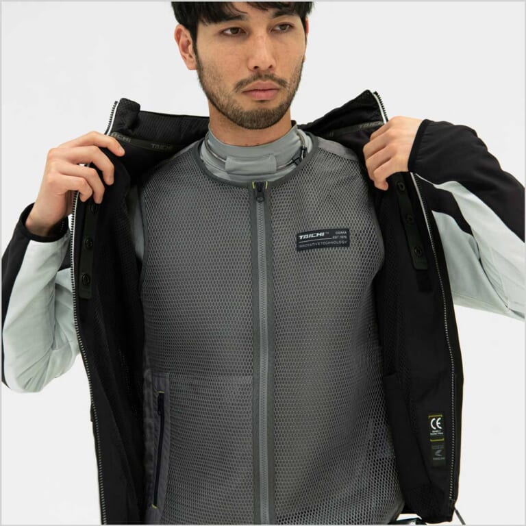 快適!水冷式アンダーウエア「タイチ リキッドウインド」|快適!水冷式アンダーウエア「タイチ リキッドウインド」【ボトルをプッシュ→首まわりに冷却水が噴出】