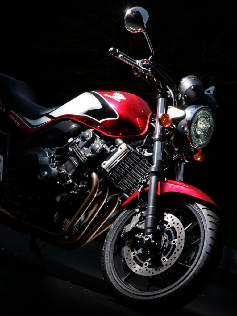 ホンダ CB400 SUPER FOUR|16連覇の後も2位/2位/3位! ホンダ「CB400SF」販売台数トップランナーの走りに納得