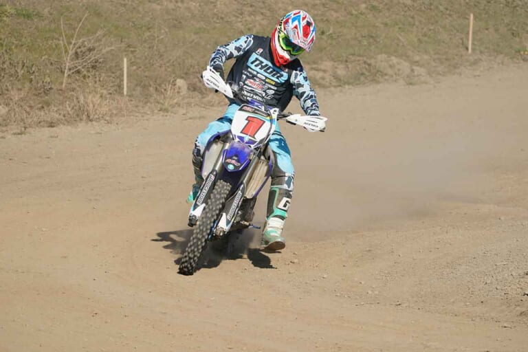 オフロード基礎練習|スライド走法|コーナリングテクニック|疲労が少なく実は速い! ノーブレーキ走法&スライド走法の基礎練習〈渡辺学のスキルアップラボ〉