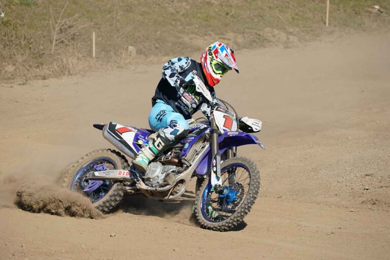 オフロード基礎練習|スライド走法|コーナリングテクニック|疲労が少なく実は速い! ノーブレーキ走法&スライド走法の基礎練習〈渡辺学のスキルアップラボ〉