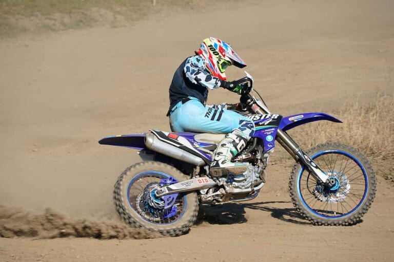 オフロード基礎練習|スライド走法|コーナリングテクニック|疲労が少なく実は速い! ノーブレーキ走法&スライド走法の基礎練習〈渡辺学のスキルアップラボ〉