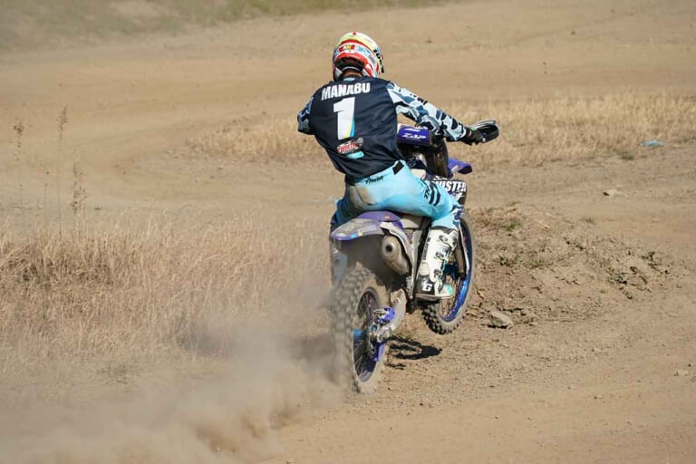 オフロード基礎練習|スライド走法|コーナリングテクニック|疲労が少なく実は速い! ノーブレーキ走法&スライド走法の基礎練習〈渡辺学のスキルアップラボ〉