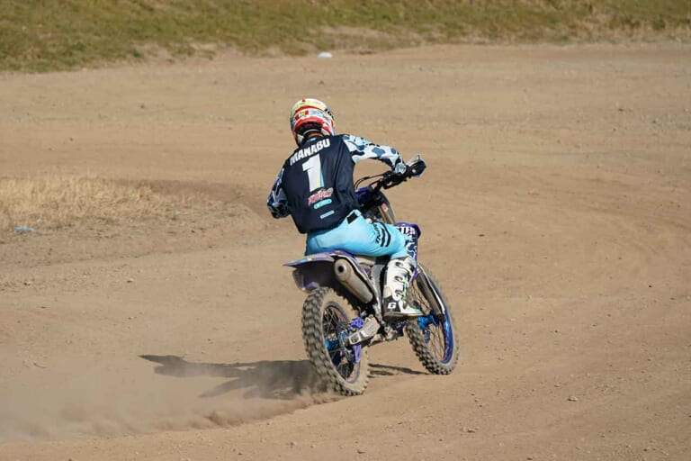 オフロード基礎練習|ノーブレーキ走法|コーナリングテクニック|疲労が少なく実は速い! ノーブレーキ走法&スライド走法の基礎練習〈渡辺学のスキルアップラボ〉