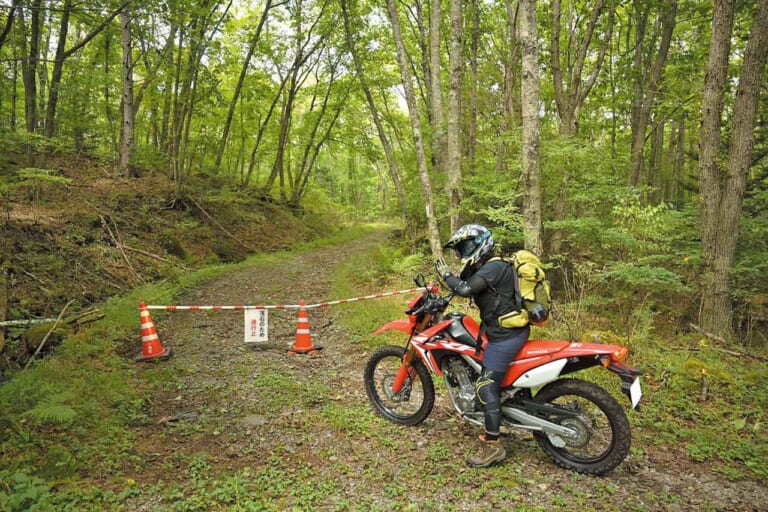 八ヶ岳周辺林道温泉ツーリング|ホンダCRF250L|八ヶ岳周辺のダート林道探索!! 名所&グルメも堪能〈林道温泉ツーリング・後編〉