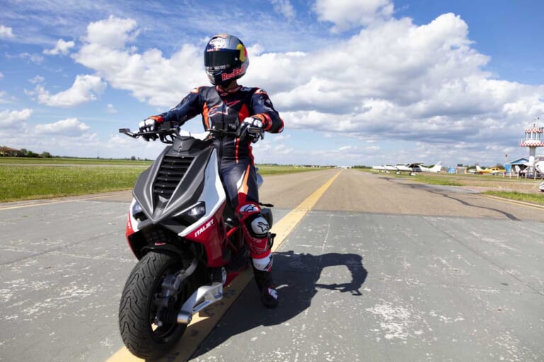 アンドレア・ドヴィツィオーゾとイタルジェット ドラッグスター|生産開始間近!! イタルジェット「ドラッグスター」のテストライダー&アンバサダーにドヴィツィオーゾが就任!