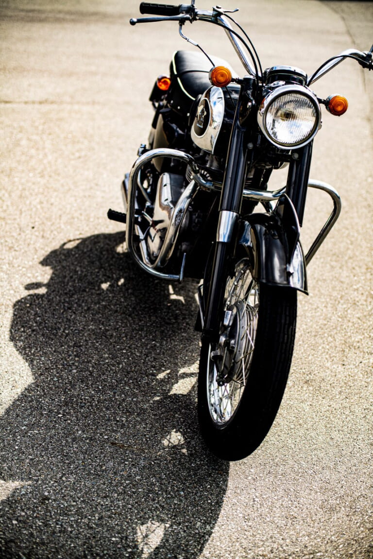 カワサキ 500メグロK2|脳が混乱する…ッ!! 60年前の「カワサキ500メグロK2」に当時を知らないライダーが乗ってみた!