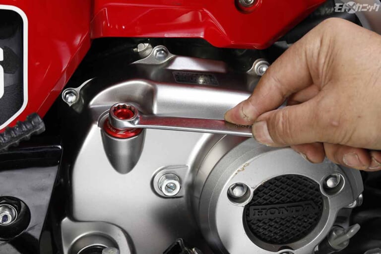 ホンダCT125ハンターカブ|エンジンオイル交換|オイルフィラー|新車だからこそ「スーパーゾイル」を使って気持ちいいバイクライフを!!