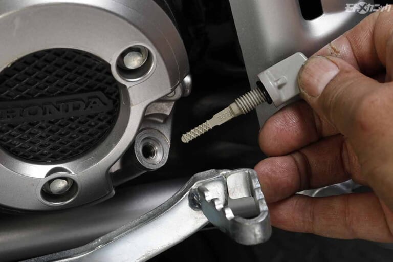 ホンダCT125ハンターカブ|エンジンオイル交換|オイルレベルゲージ|新車だからこそ「スーパーゾイル」を使って気持ちいいバイクライフを!!