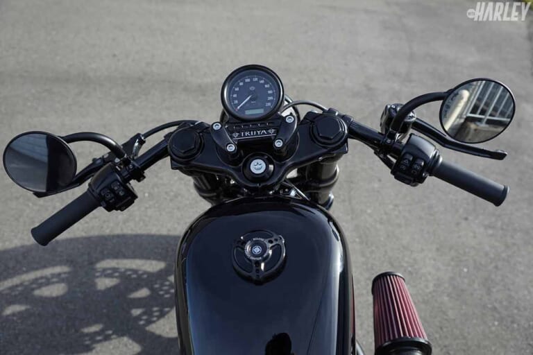 ハーレーダビッドソン スポーツスター トライジャカスタム「地神」ハンドルバー|ハーレーカスタムトレンドニュース:1台のカスタムマシンに込められた”和魂洋才”の精神〈トライジャ 地神〉