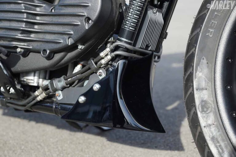 ハーレーダビッドソン スポーツスター トライジャカスタム「地神」チンスポイラー|ハーレーカスタムトレンドニュース:1台のカスタムマシンに込められた”和魂洋才”の精神〈トライジャ 地神〉