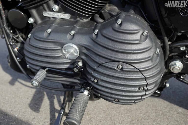 ハーレーダビッドソン スポーツスター トライジャカスタム「地神」プライマリーカバー|ハーレーカスタムトレンドニュース:1台のカスタムマシンに込められた”和魂洋才”の精神〈トライジャ 地神〉