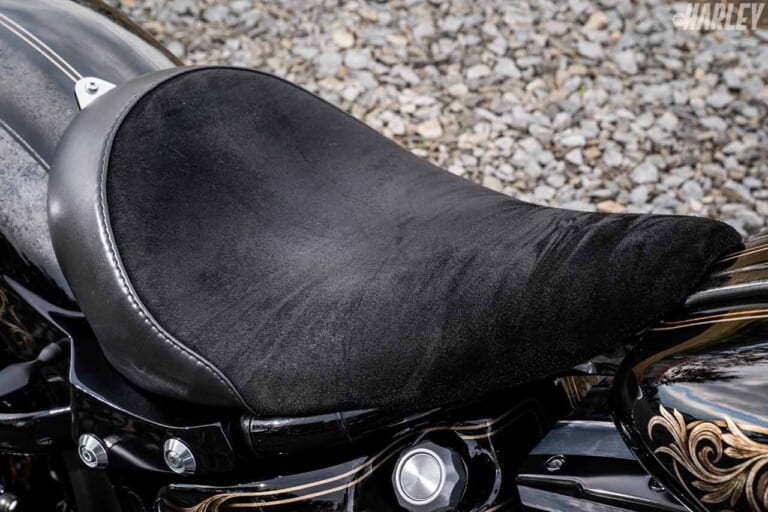 ハーレーダビッドソンFXSBブレイクアウト|HDブイモンスターカスタム|オールハンドメイドシート|ハーレーカスタムトレンドニュース:FXSBブレイクアウト【アートの域に達した麗しのプロポーション】