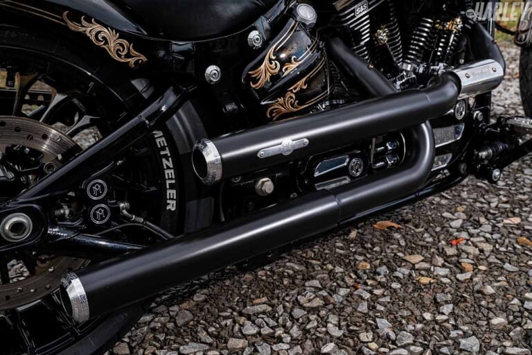 ハーレーダビッドソンFXSBブレイクアウト|HDブイモンスターカスタム|BSL製マフラー|ハーレーカスタムトレンドニュース:FXSBブレイクアウト【アートの域に達した麗しのプロポーション】