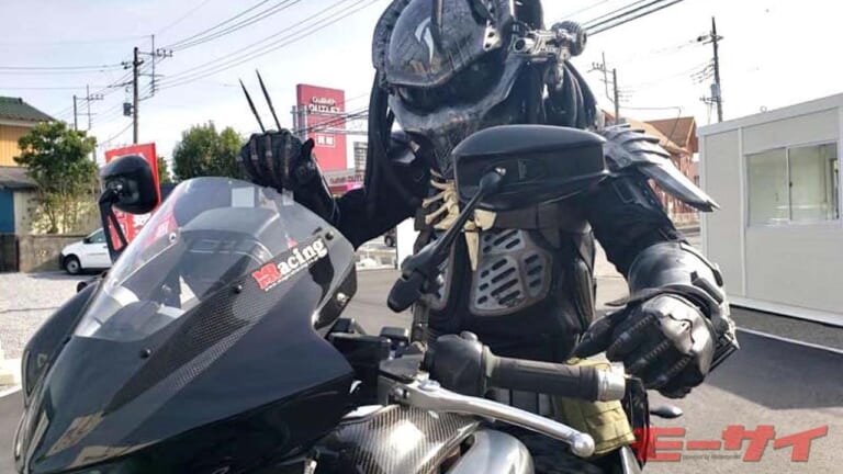 地球外生命体「プレデター」の頭の先から服装まで、バイク用品で再現しちゃった人がいた！
