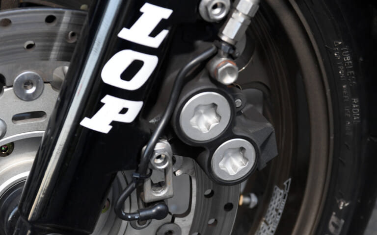 ヤマハVMAX|フロントブレーキ|’80s国産名車・ヤマハVMAX完調メンテ#2【長寿車だけあって致命的な弱点はナシ】