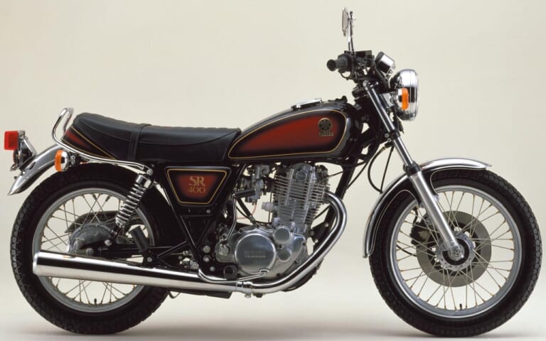 '84 ヤマハSR400|スーパーレッド×ヤマハブラック|愛すべきヤマハの象徴・SRの43年を振り返る#2〈全型式全色図鑑’70s〜’80s〉