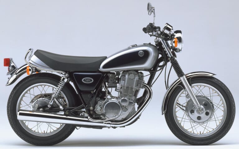 '96 ヤマハSR400|ライトグレーメタリック|愛すべきヤマハの象徴・SRの43年を振り返る#3〈全型式全色図鑑’90s〉