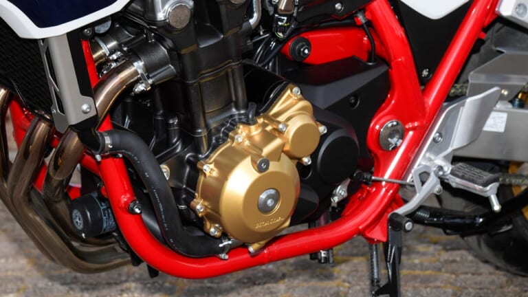 ホンダCB1300SF|赤フレーム&ゴールドエンジンケース|ホンダCB1300SF/SB比較試乗インプレ by 丸山浩【STDとSP、選ぶならどちら!?】