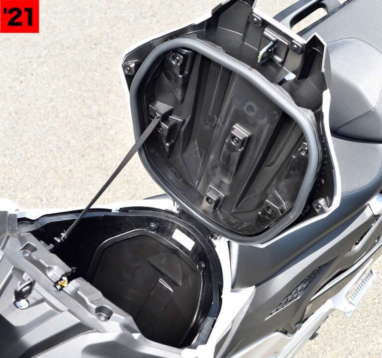 ホンダNC750X新旧比較試乗インプレ|'21モデル|ラゲッジボックス|ホンダNC750X新旧比較試乗インプレッション【コスパ革命児が電脳化&軽量化で大幅進化】