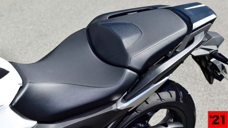 ホンダNC750X新旧比較試乗インプレ|'21モデル|シート|ホンダNC750X新旧比較試乗インプレッション【コスパ革命児が電脳化&軽量化で大幅進化】