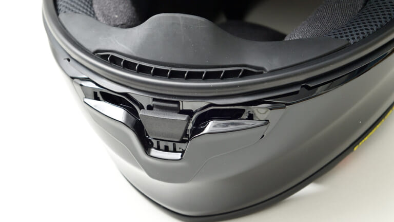 フルフェイスヘルメット|SHOEI Z-8|吸気孔|SHOEIフルフェイスヘルメット「Z-8」インプレ【Z-7後継モデルは静けさと換気性能がアップ】