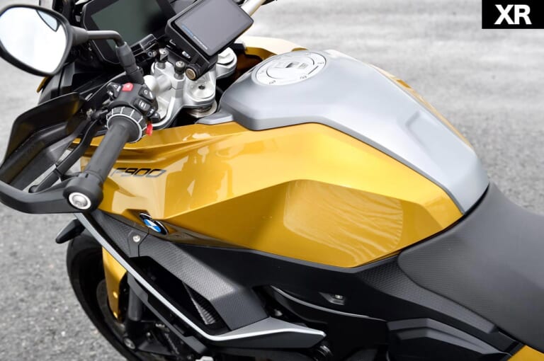 BMW F900XR|タンク|BMW F900R試乗インプレッション【コスパ最強! ミドルクラスの電子デバイス王】